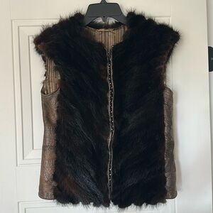 Natural mink fur vest size small on zipper